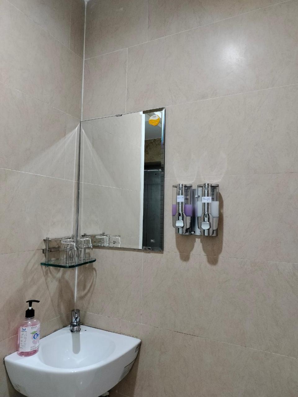 Adventure Hotel Хошимин Екстериор снимка