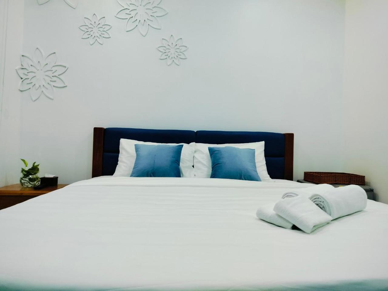 Adventure Hotel Хошимин Екстериор снимка